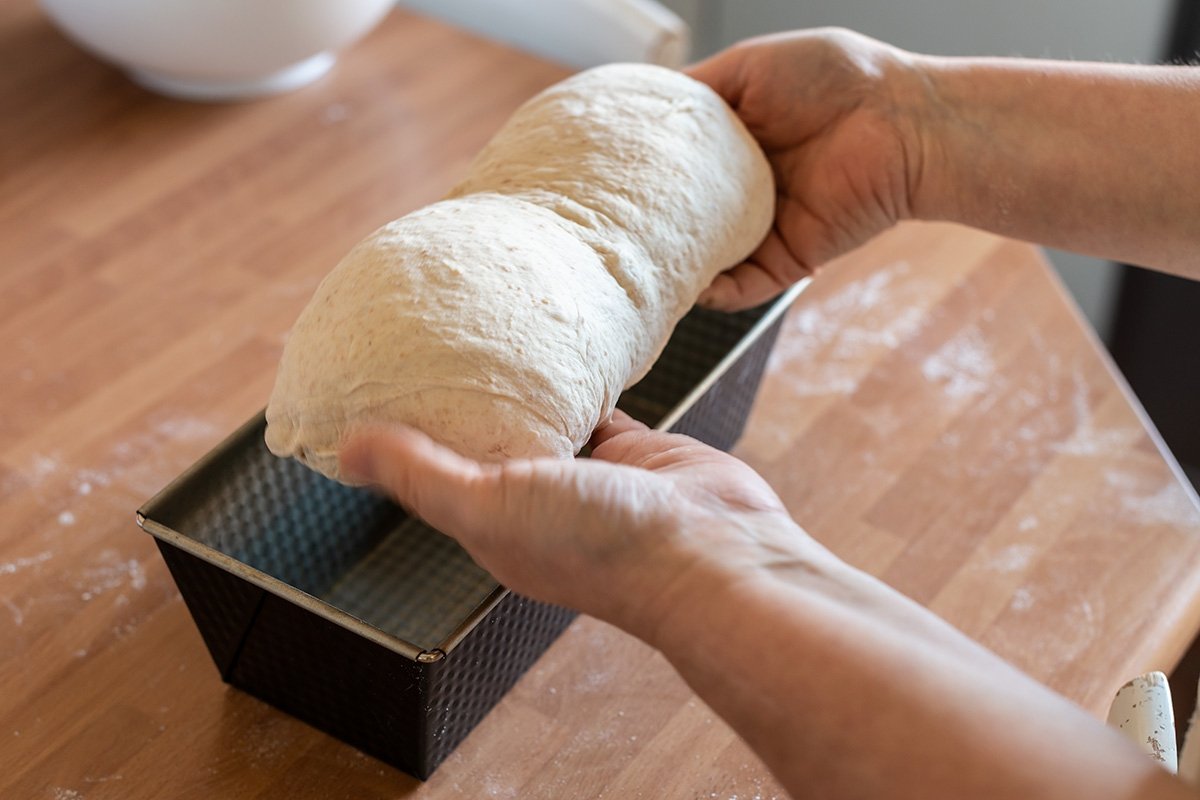 Colocar el pan en el molde *