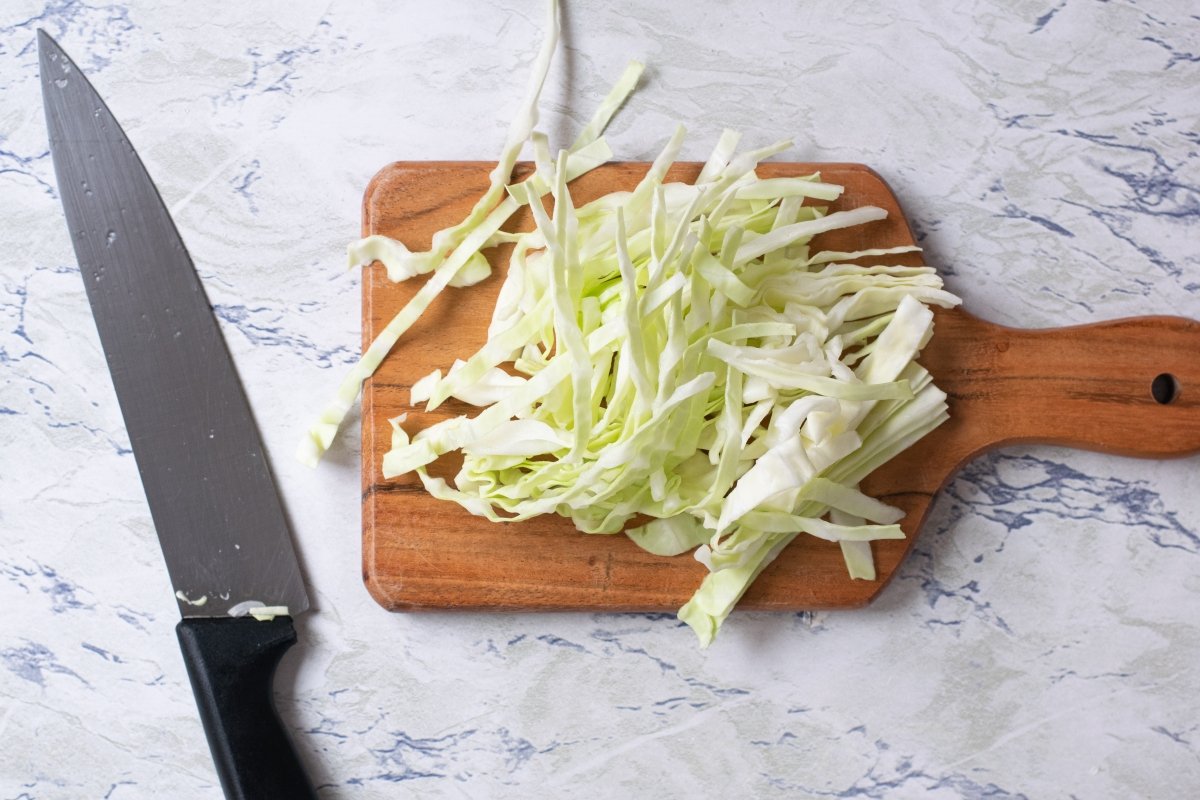 Cortar en juliana las verduras. *