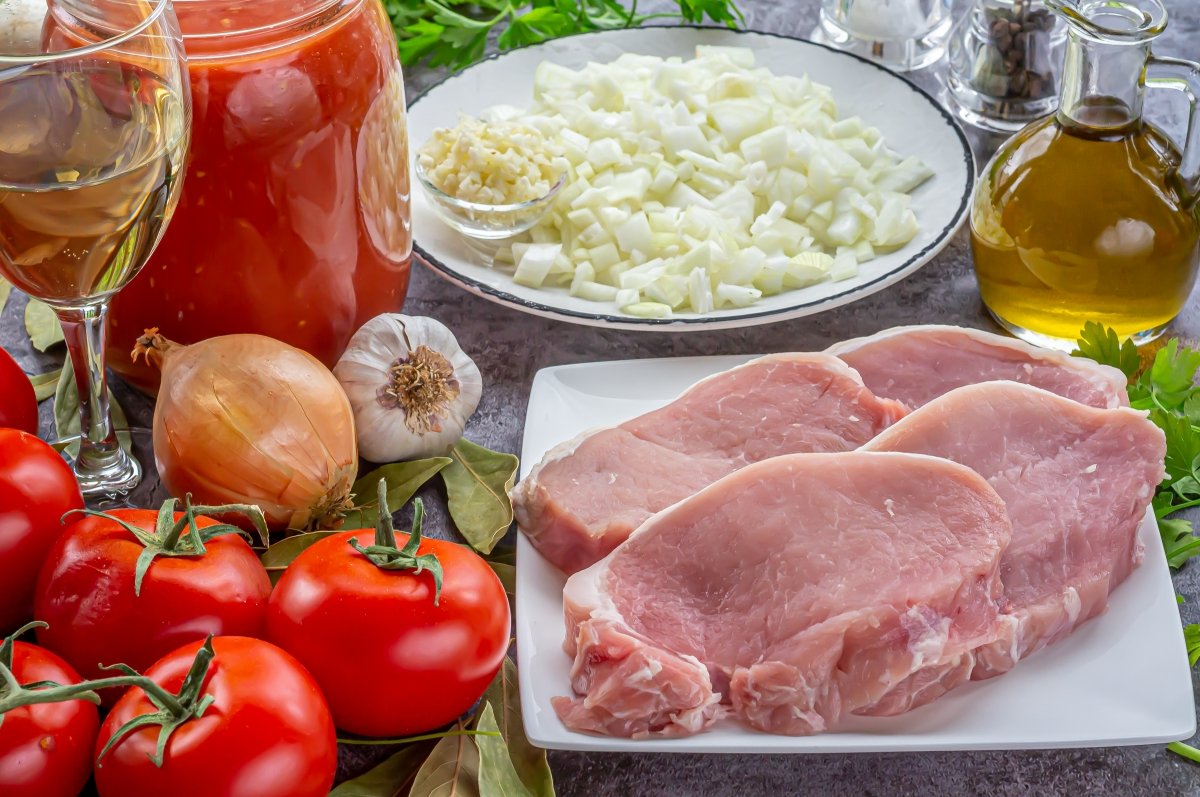 Ingredientes para el lomo en salsa de tomate *
