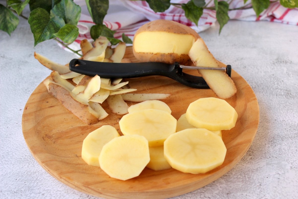 patatas cortadas en panadera para la guarnición del bacalao confitado *