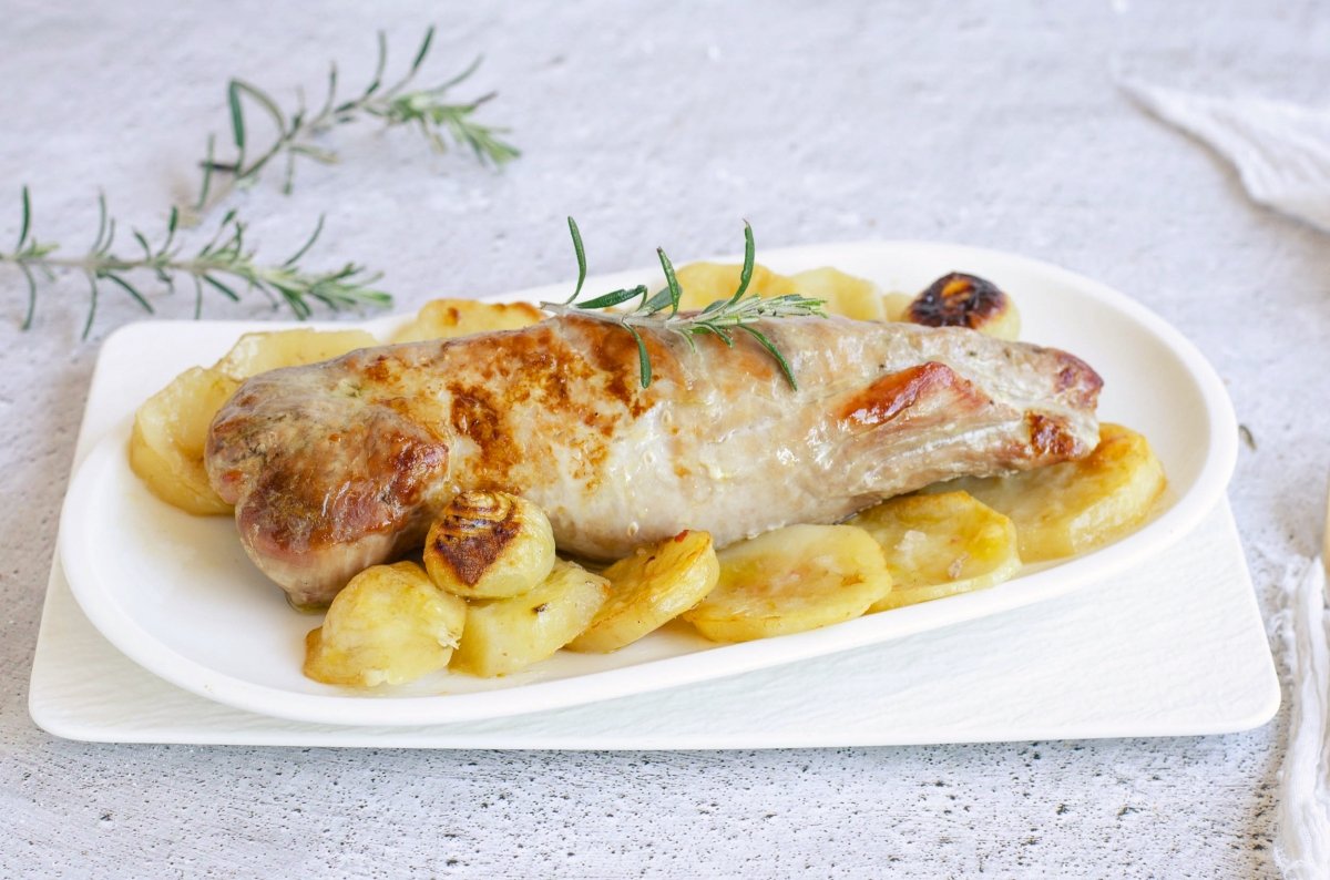 Solomillo de cerdo al horno con patatas - Receta de cocina fácil y casera en Bon Viveur